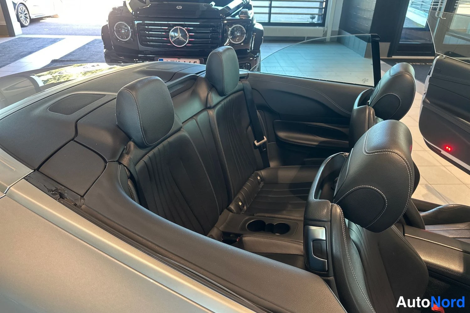 Hopea Mercedes-Benz E 2018, takaistuimet, kuva 14