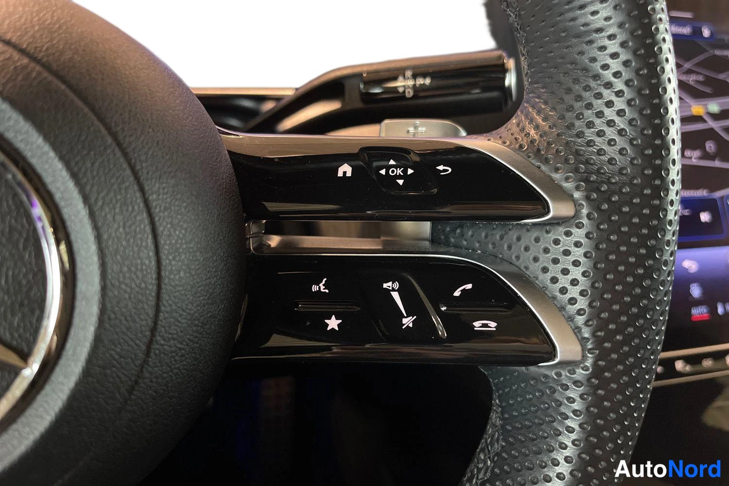 Musta Mercedes-Benz EQE SUV 2023, yksityiskohta, kuva 17