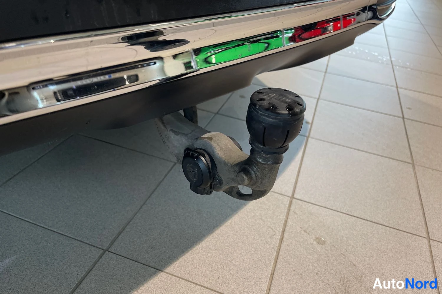 Musta Mercedes-Benz EQE SUV 2023, yksityiskohta, kuva 18