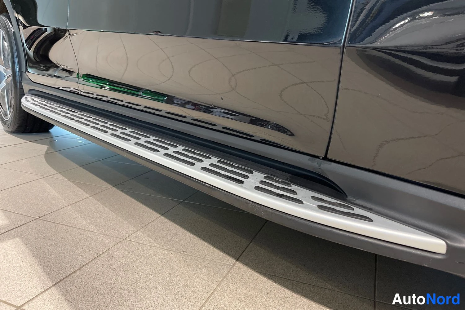 Musta Mercedes-Benz EQE SUV 2023, yksityiskohta, kuva 19