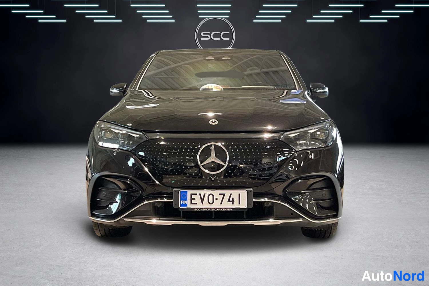 Musta Mercedes-Benz EQE SUV 2023, edestä, kuva 2