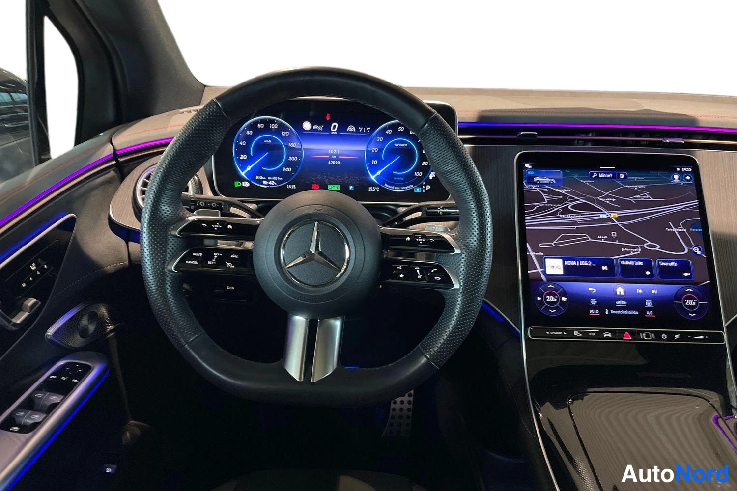 Musta Mercedes-Benz EQE SUV 2023, ohjaamo, kuva 7