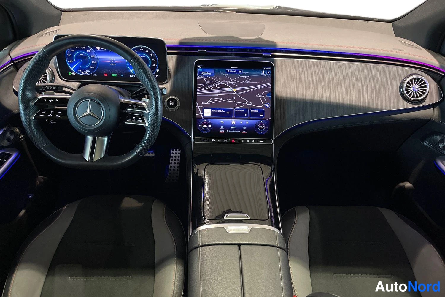 Musta Mercedes-Benz EQE SUV 2023, ohjaamo, kuva 8