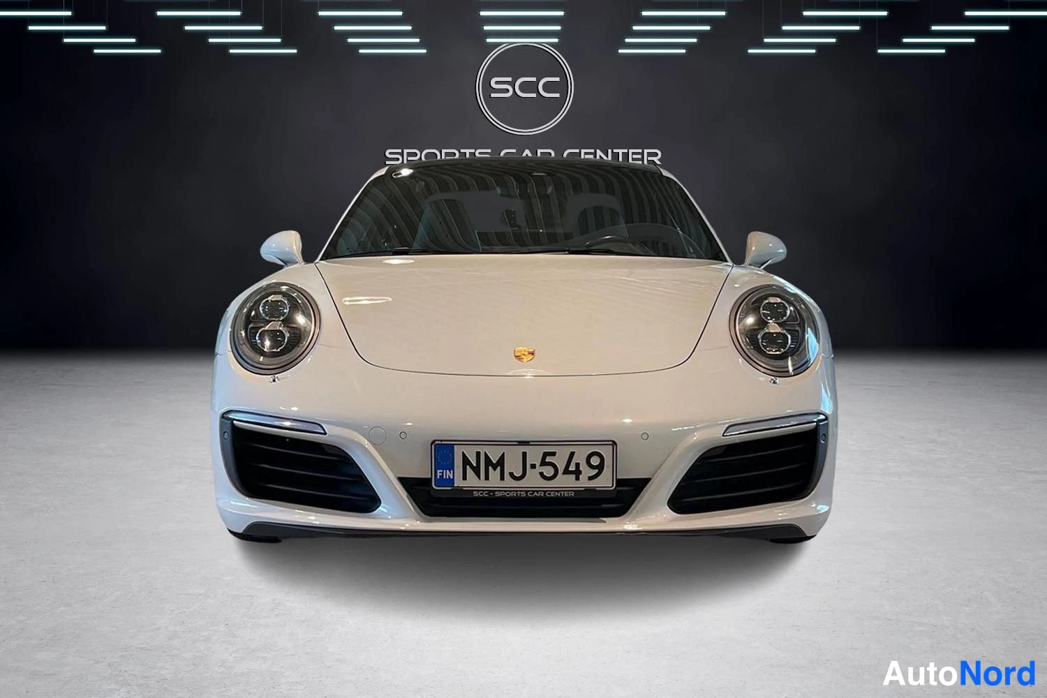 Valkoinen Porsche Carrera 2017, edestä, kuva 2