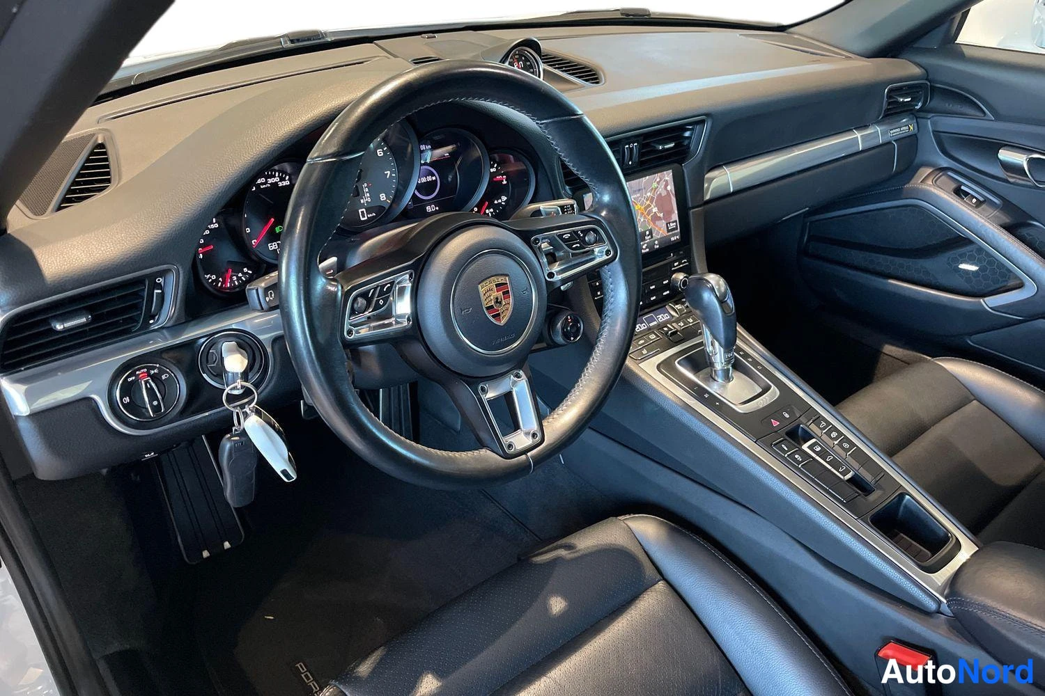 Valkoinen Porsche Carrera 2017, ohjaamo, kuva 6