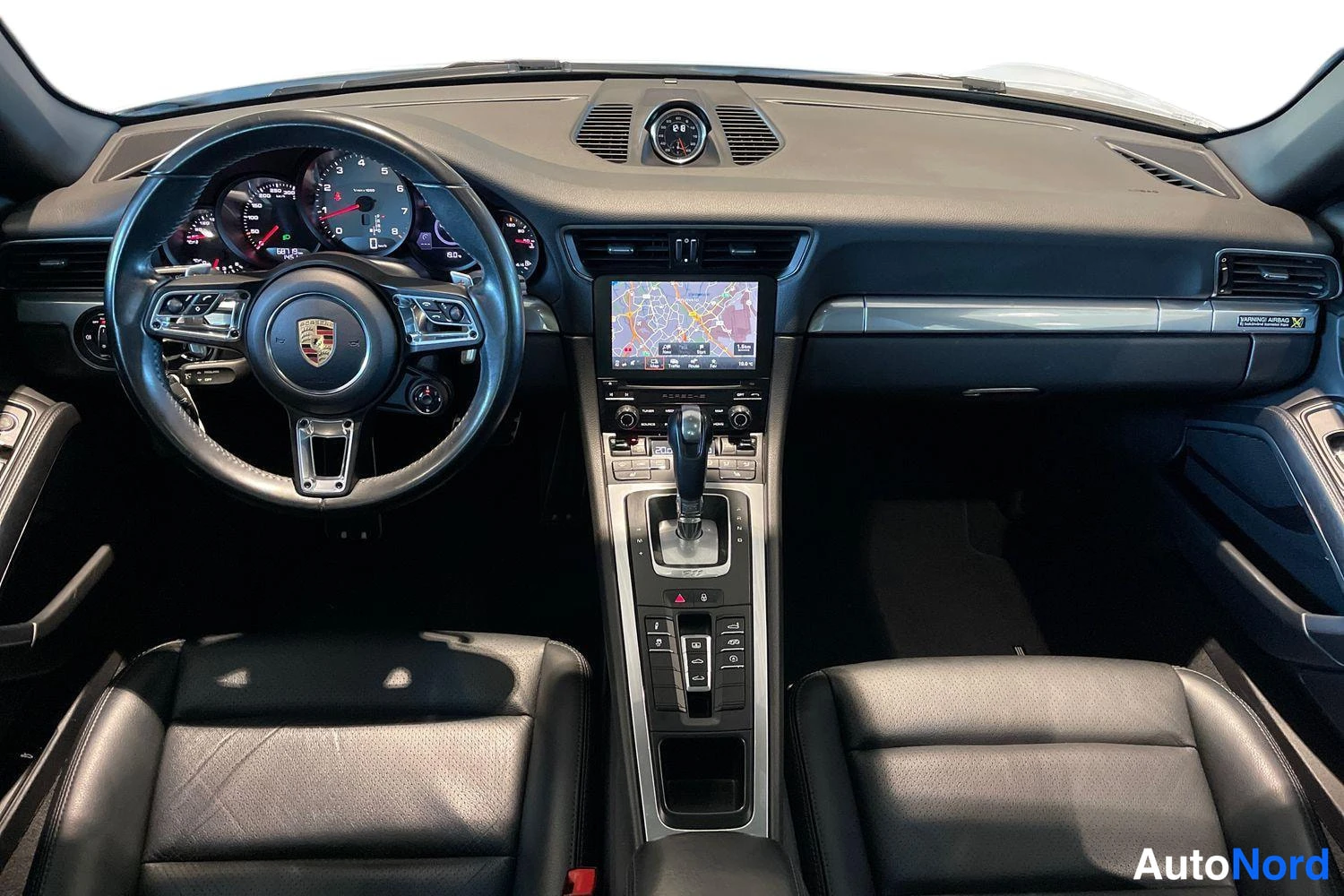 Valkoinen Porsche Carrera 2017, ohjaamo, kuva 8