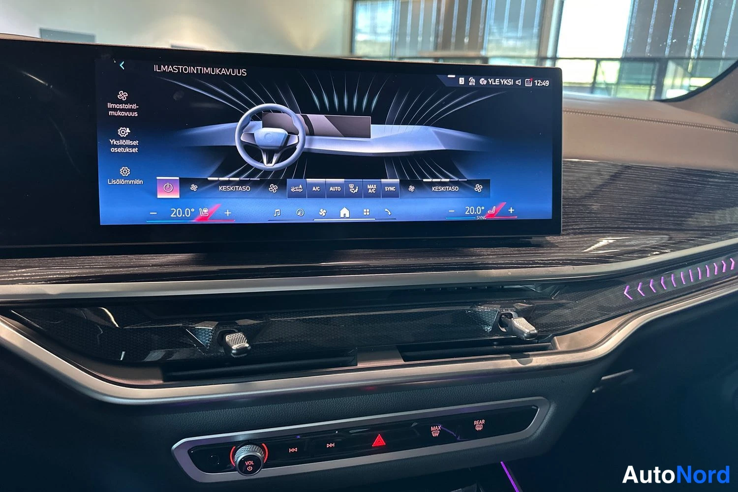 Valkoinen BMW X5 2025, yksityiskohta, kuva 15
