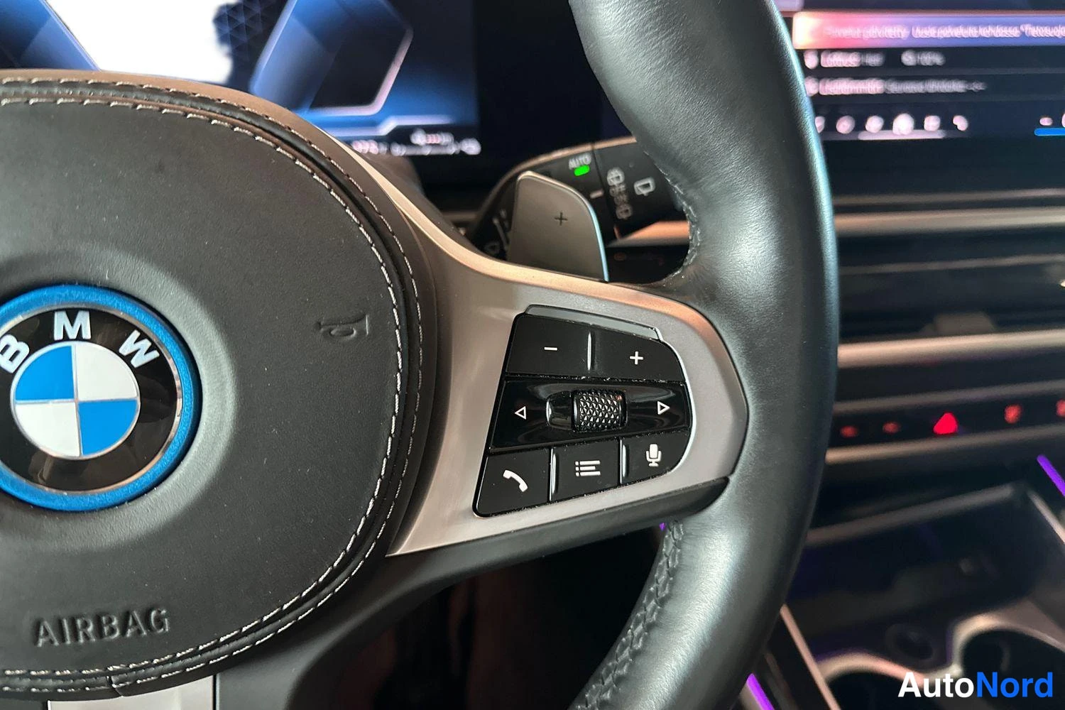 Valkoinen BMW X5 2025, yksityiskohta, kuva 22