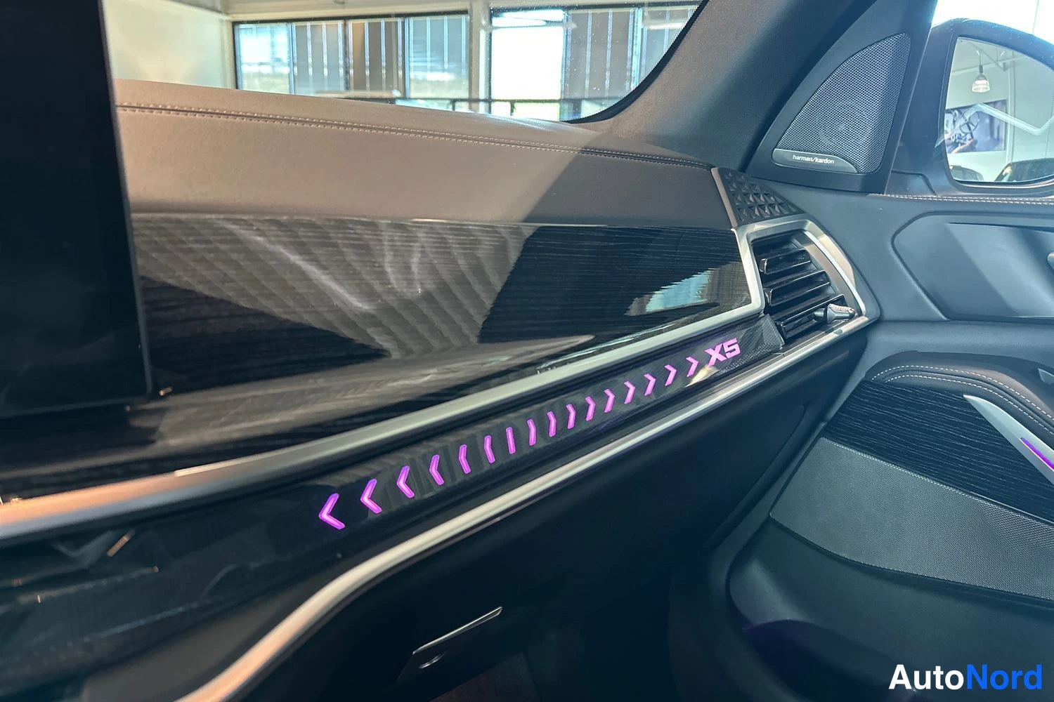 Valkoinen BMW X5 2025, yksityiskohta, kuva 24