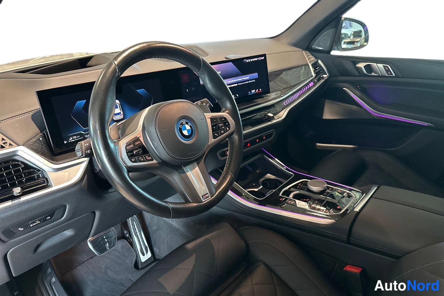 Valkoinen BMW X5 2025, ohjaamo, kuva 6