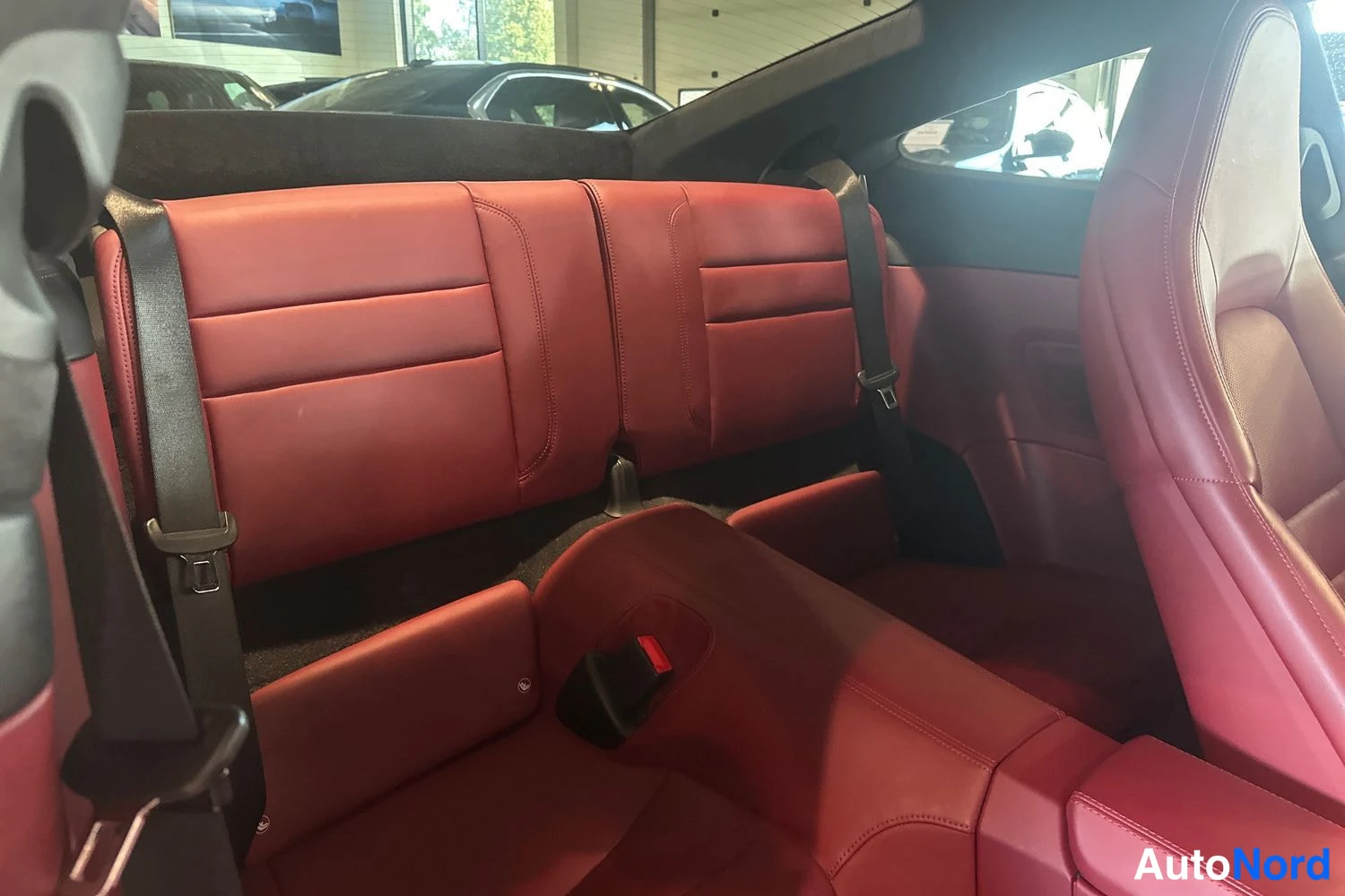 Harmaa Porsche Carrera 2020, takaistuimet, kuva 12