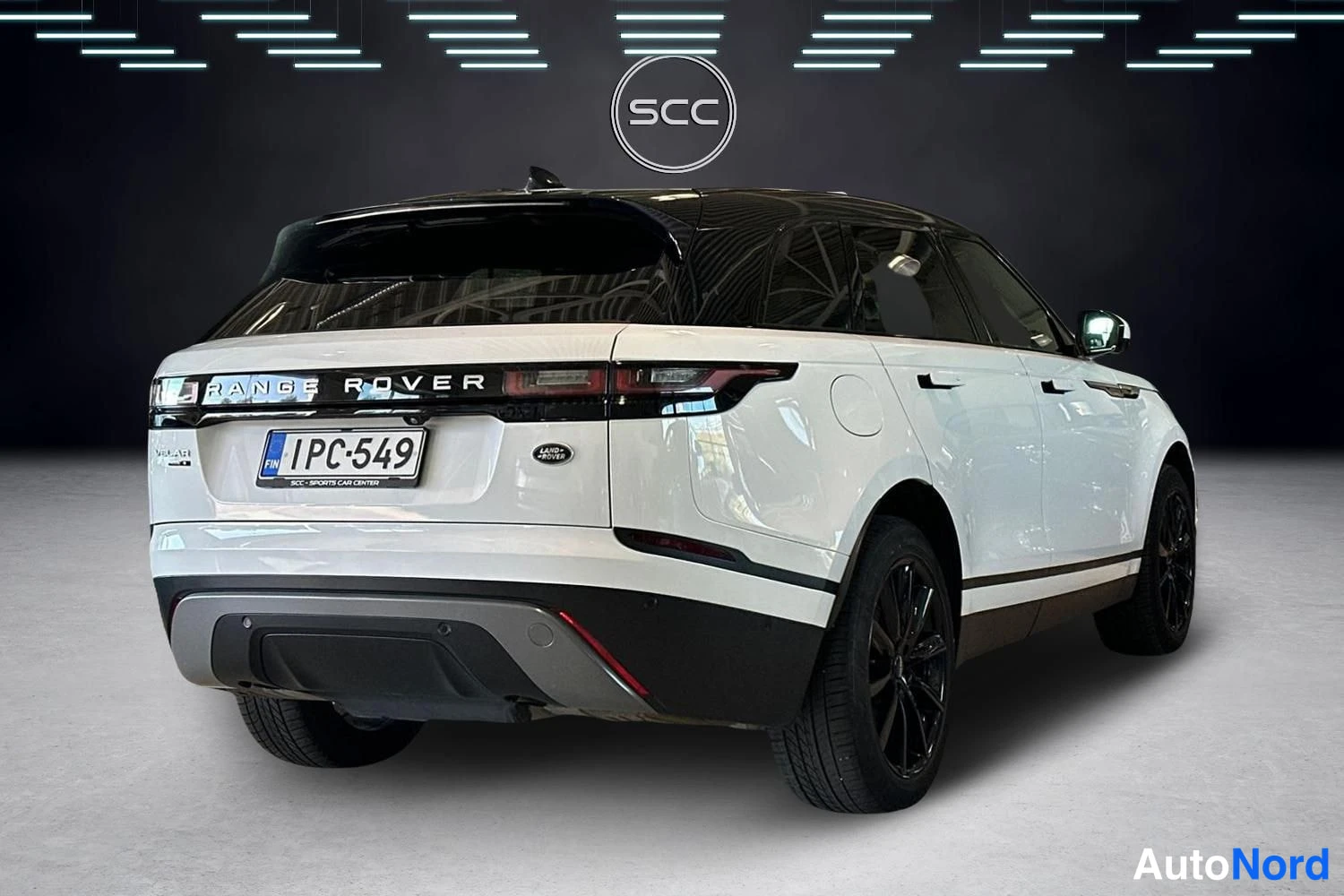 Valkoinen Land Rover Range Rover 2021, takaviisto, kuva 4