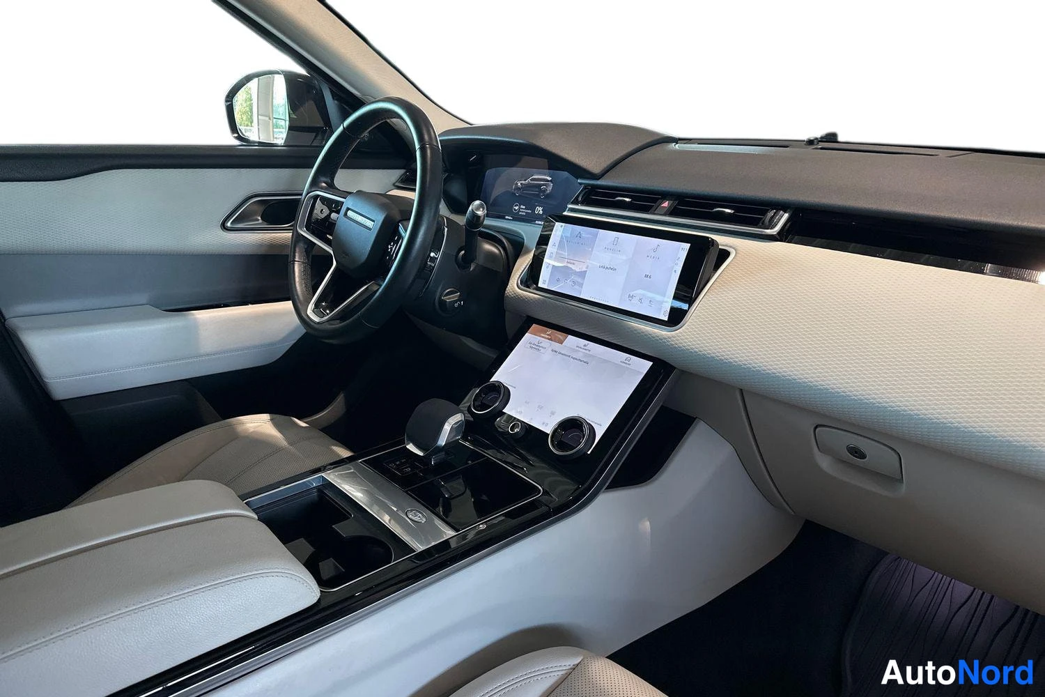 Valkoinen Land Rover Range Rover 2021, ohjaamo, kuva 10