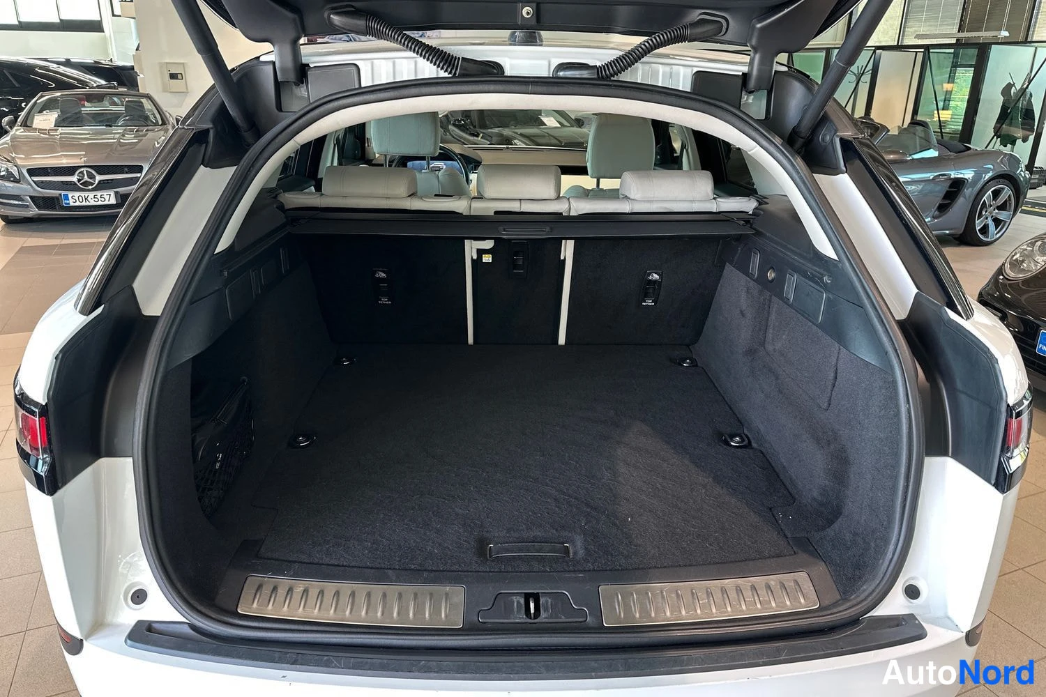 Valkoinen Land Rover Range Rover 2021, tavaratila, kuva 12