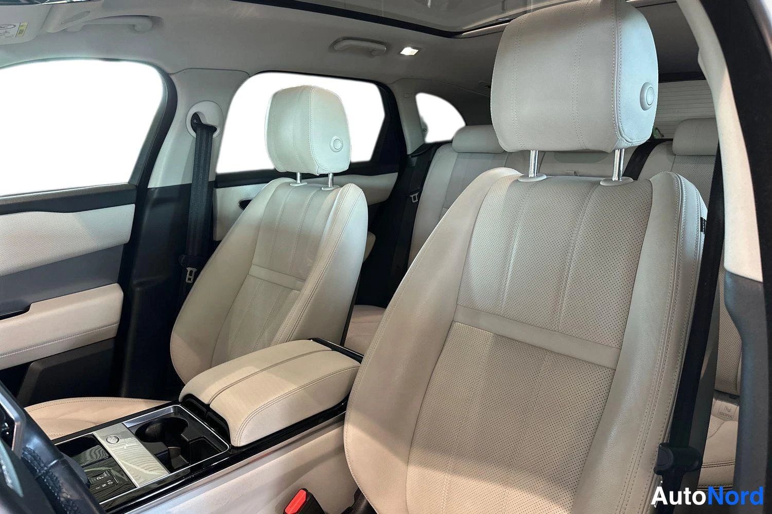 Valkoinen Land Rover Range Rover 2021, ohjaamo, kuva 6