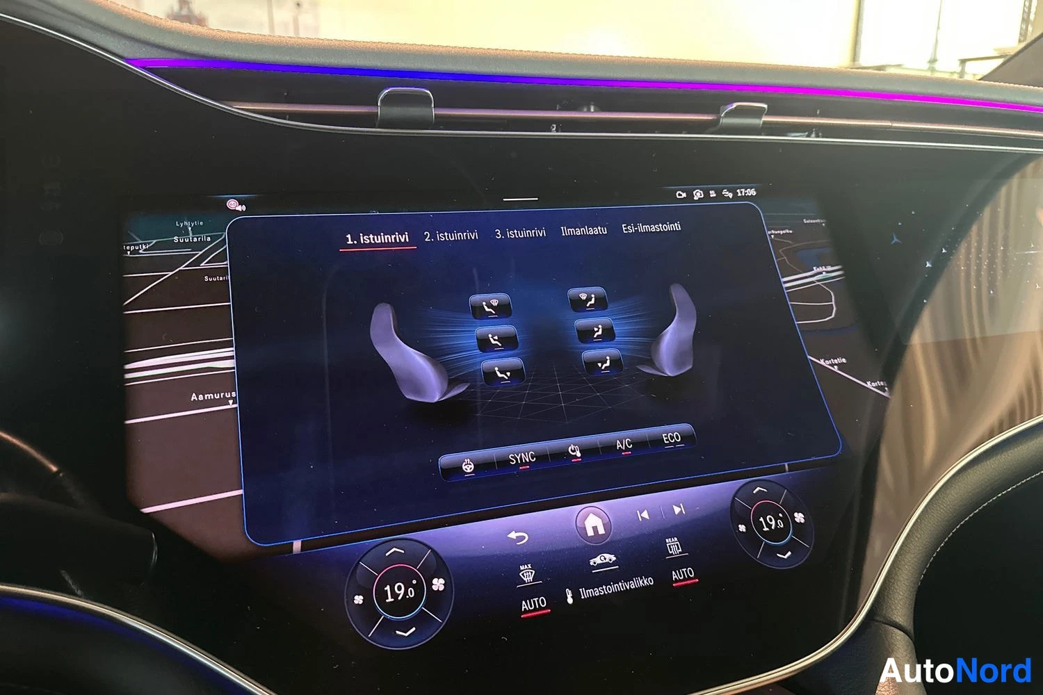 Musta Mercedes-Benz EQS 2024, yksityiskohta, kuva 16