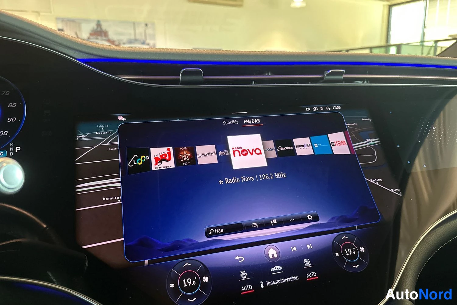 Musta Mercedes-Benz EQS 2024, yksityiskohta, kuva 18