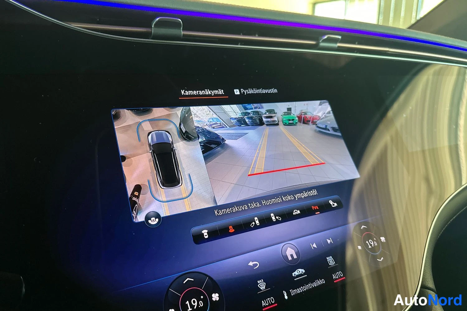 Musta Mercedes-Benz EQS 2024, yksityiskohta, kuva 20