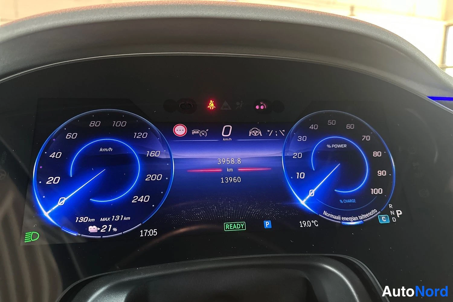 Musta Mercedes-Benz EQS 2024, yksityiskohta, kuva 21