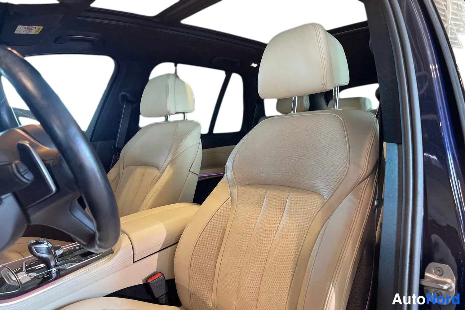 Sininen BMW X5 2021, etuistuimet, kuva 10