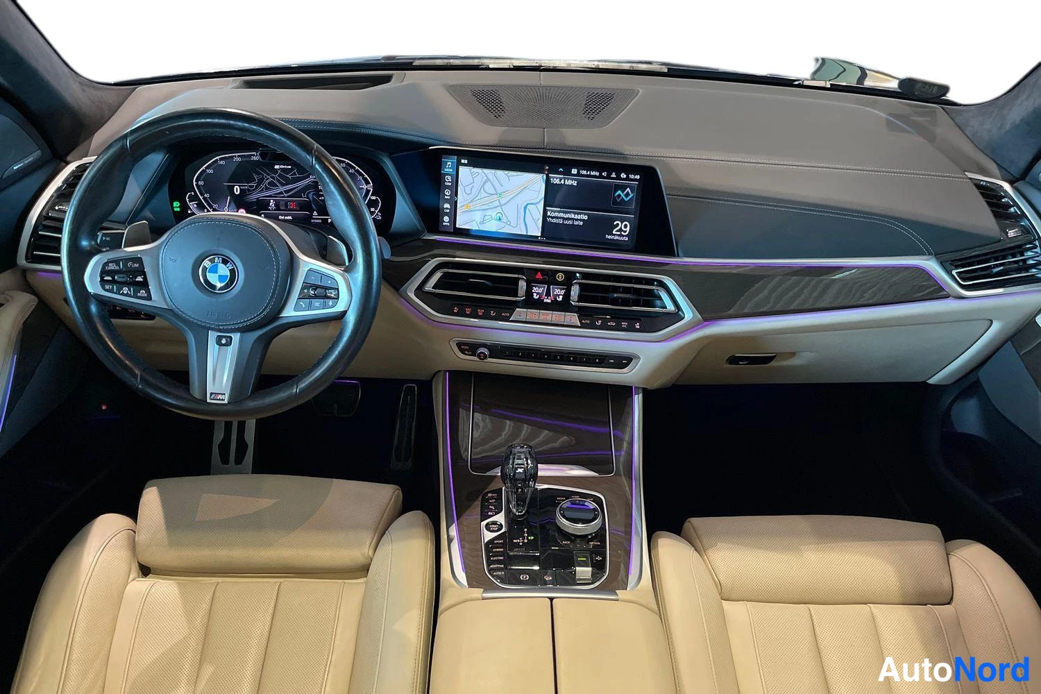 Sininen BMW X5 2021, ohjaamo, kuva 8