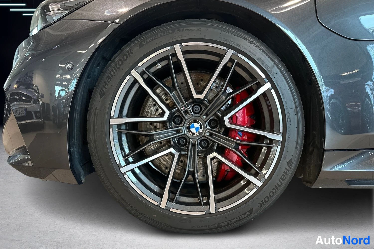 Harmaa BMW M5 2025, yksityiskohta, kuva 14
