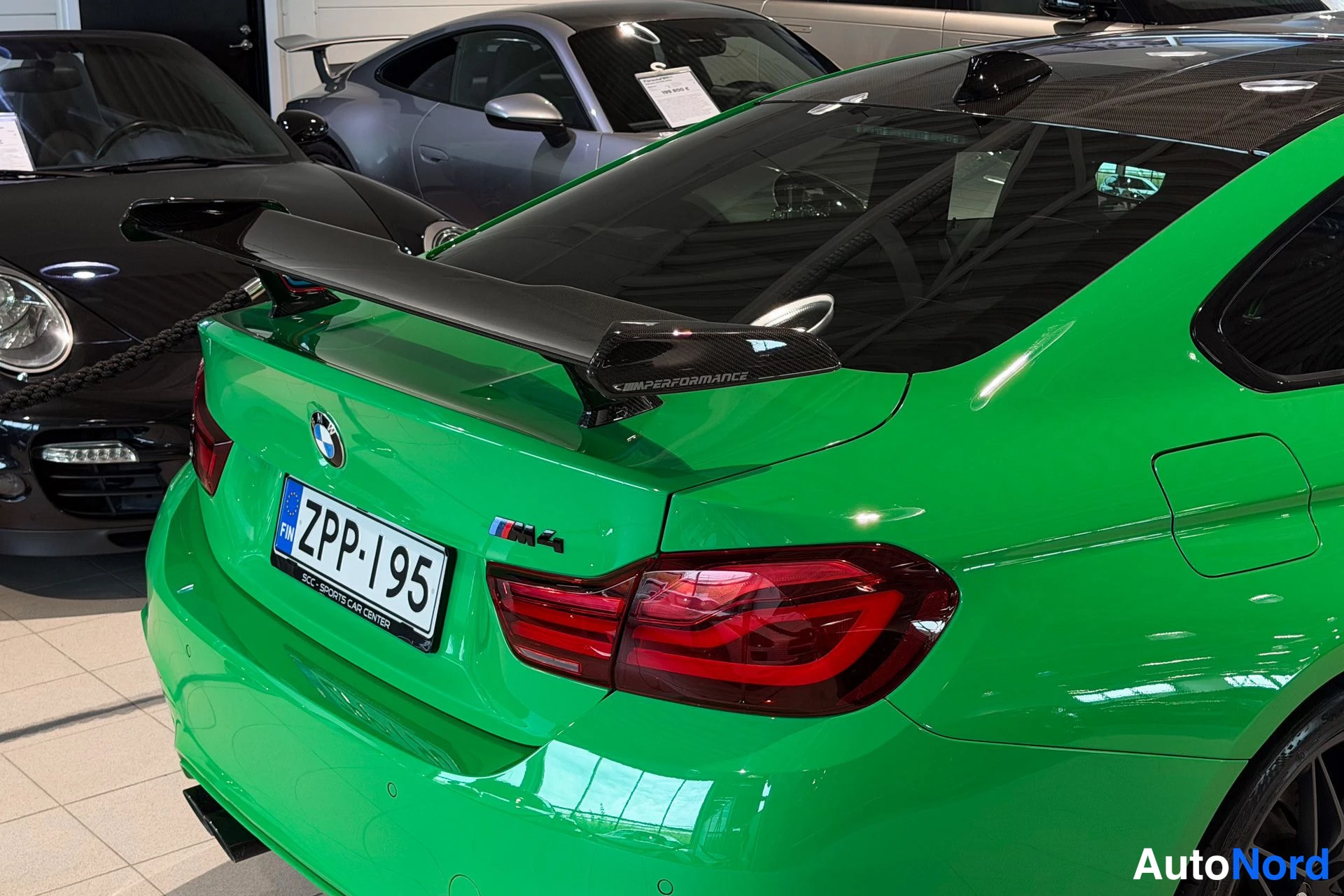 Vihreä BMW M4 2019, takaviisto, kuva 10