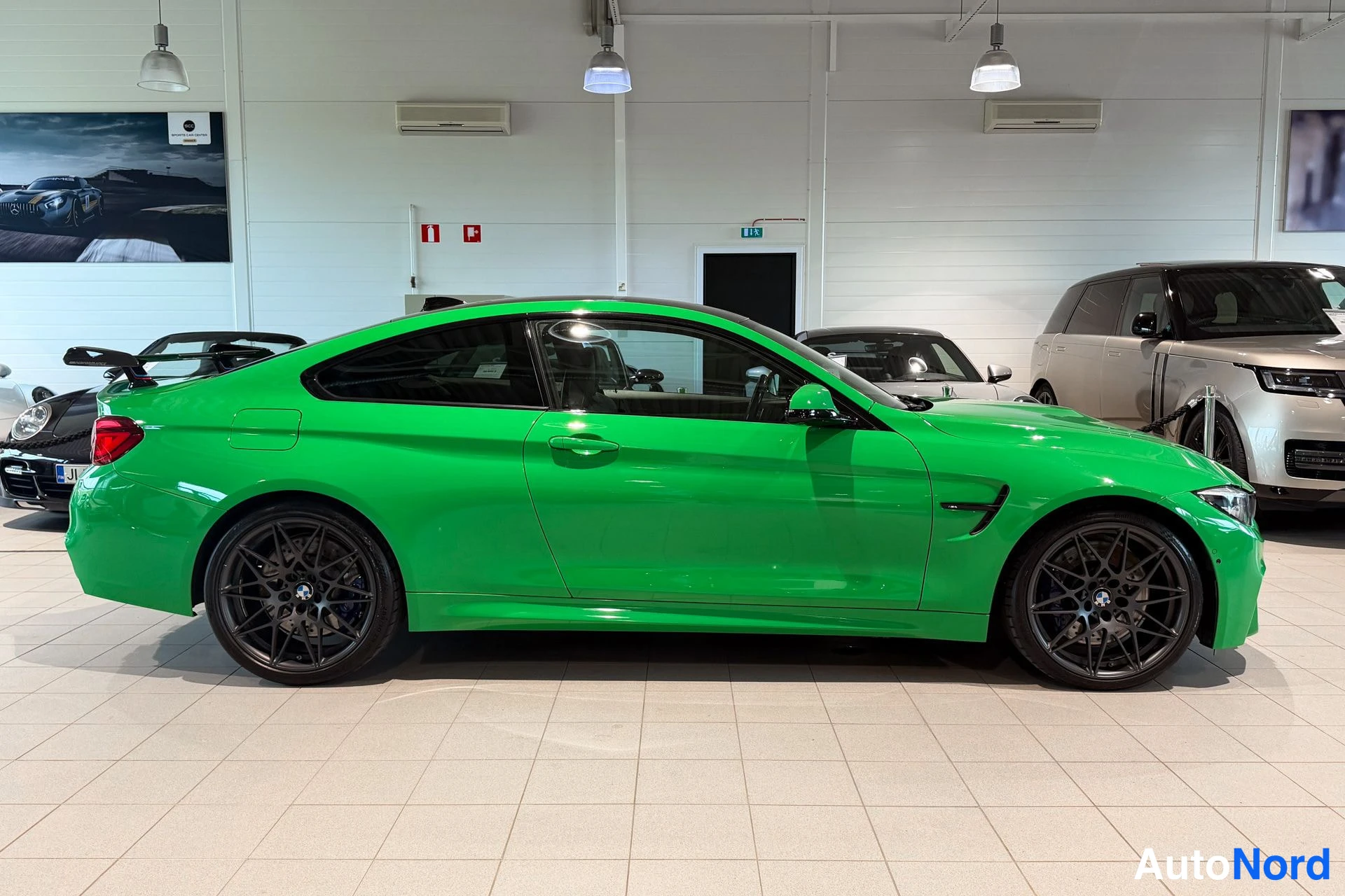 Vihreä BMW M4 2019, takaviisto, kuva 7