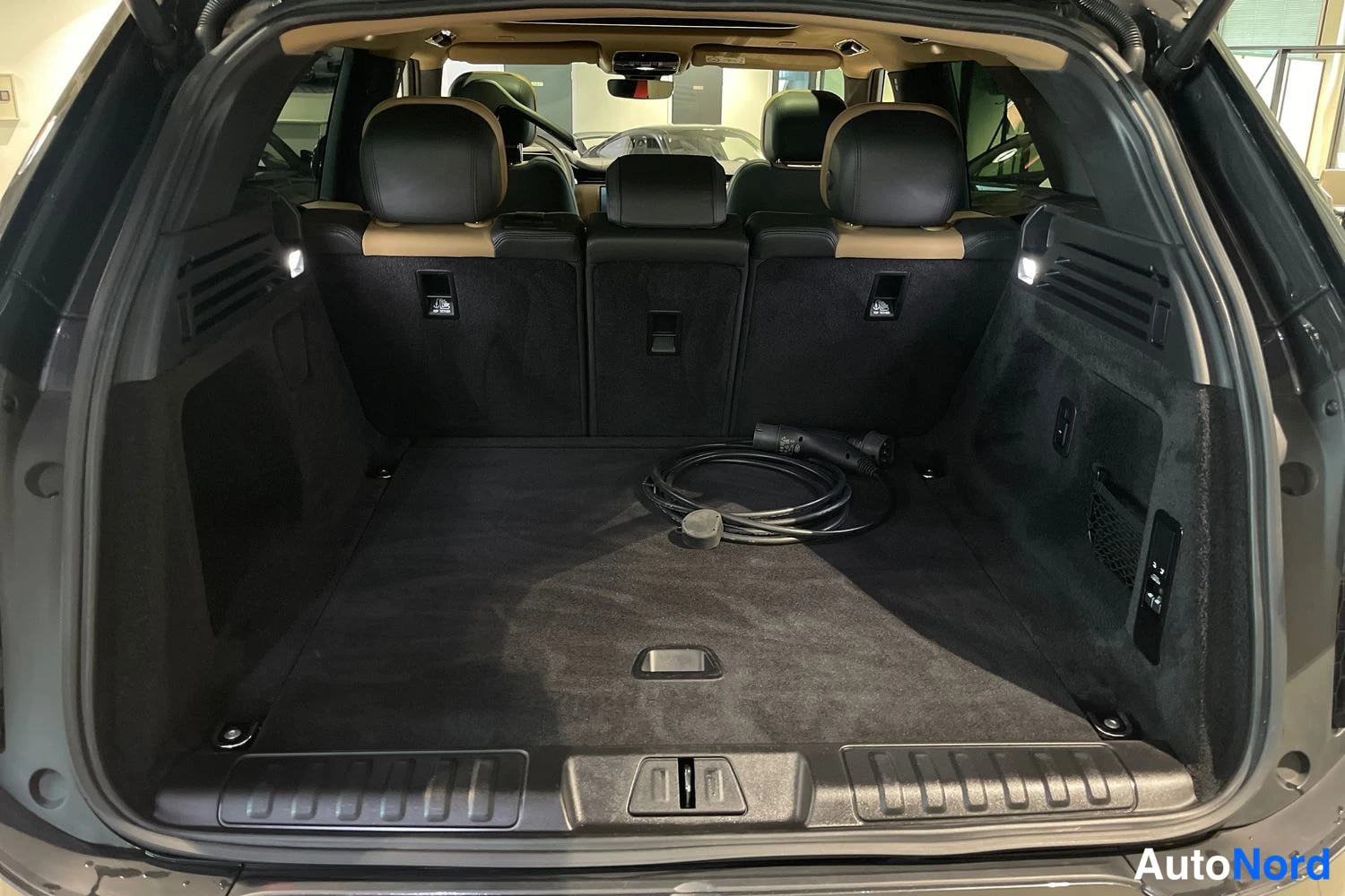 Harmaa Land Rover Range Rover 2023, tavaratila, kuva 12