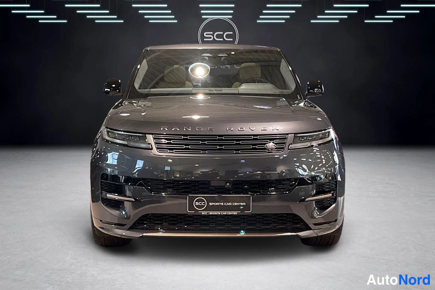 Harmaa Land Rover Range Rover 2023, edestä, kuva 2