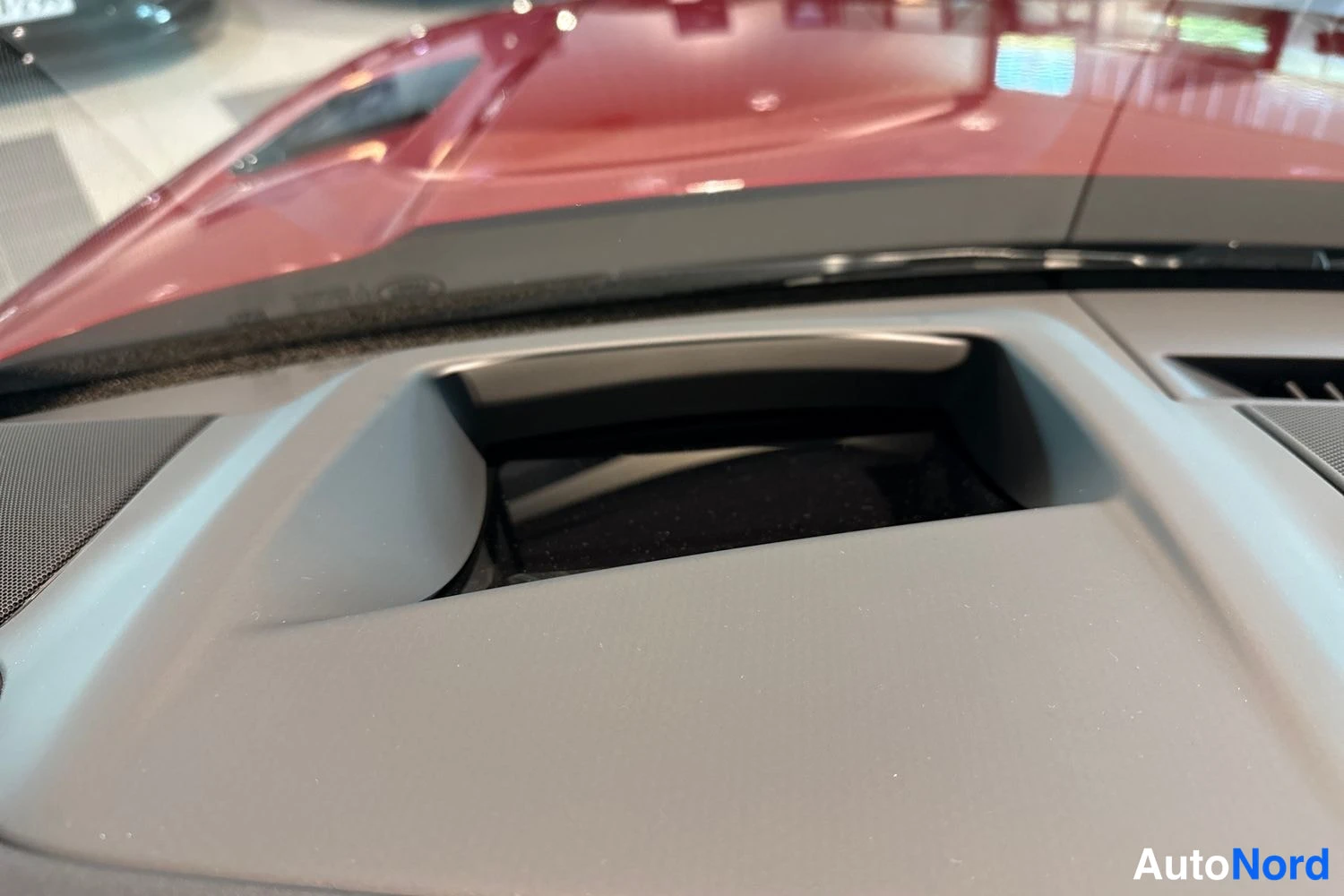 Punainen Rover Sport 2026, yksityiskohta, kuva 24