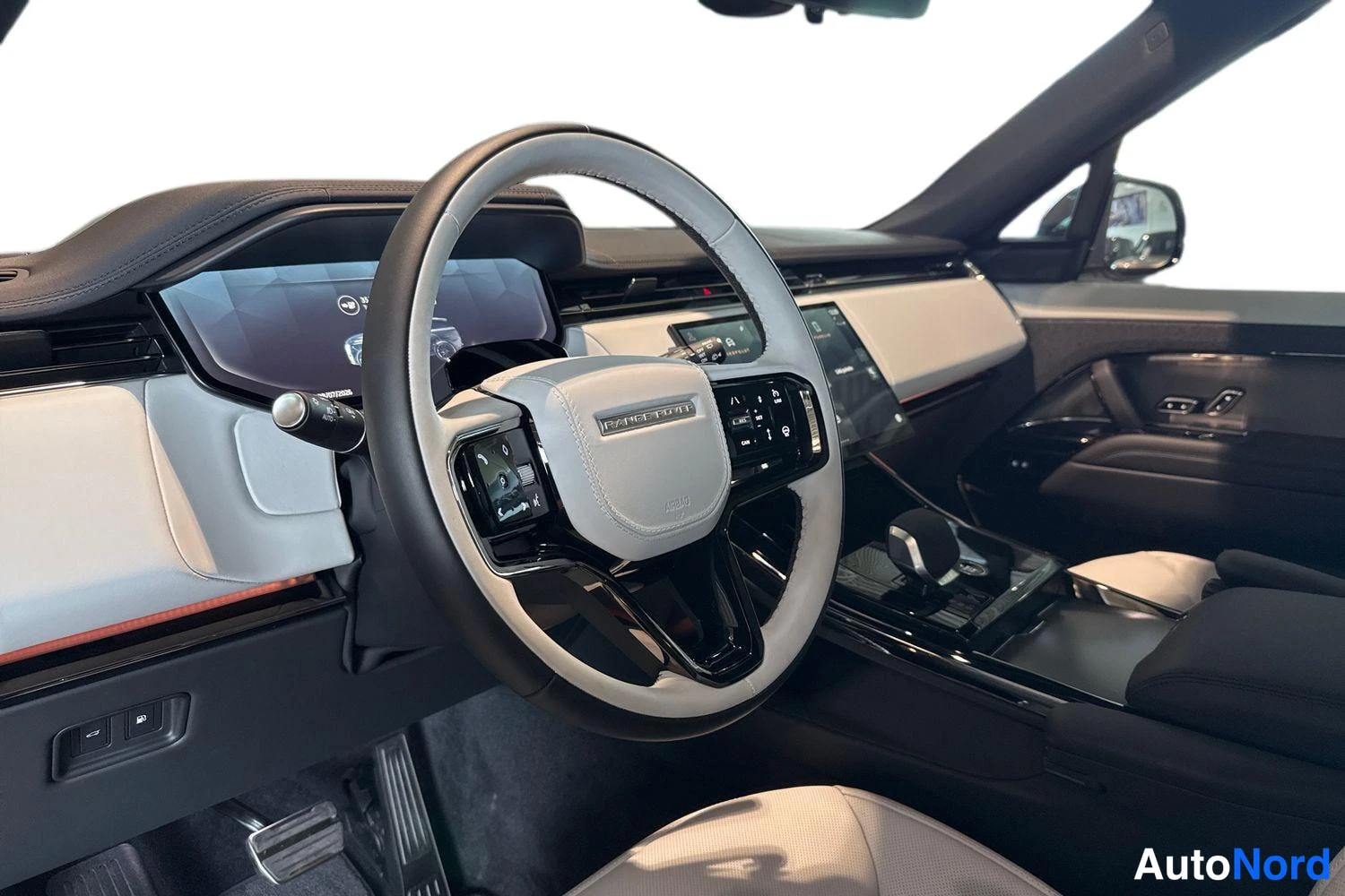 Punainen Rover Sport 2026, ohjaamo, kuva 6