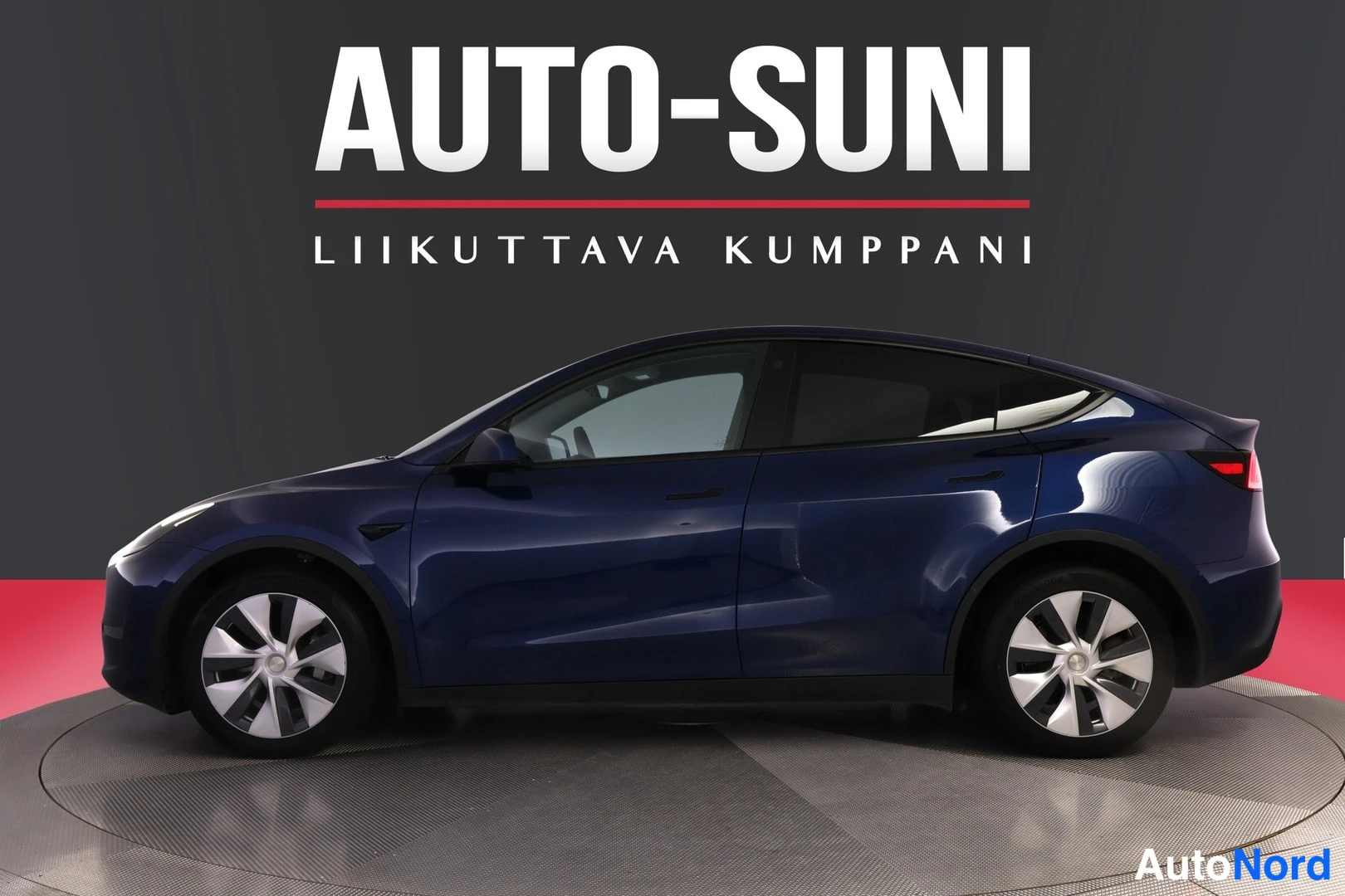 Sininen Tesla Model Y 2021, sivulta, kuva 4