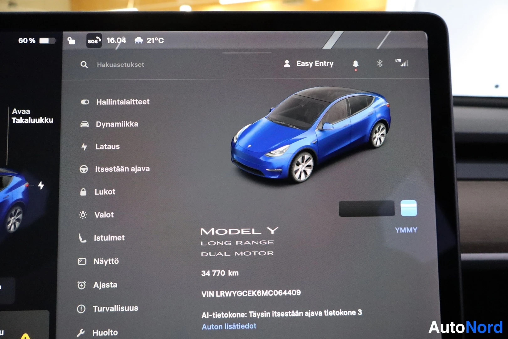 Sininen Tesla Model Y 2021, yksityiskohta, kuva 13