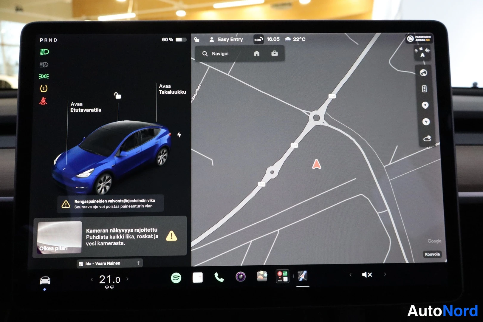Sininen Tesla Model Y 2021, yksityiskohta, kuva 18