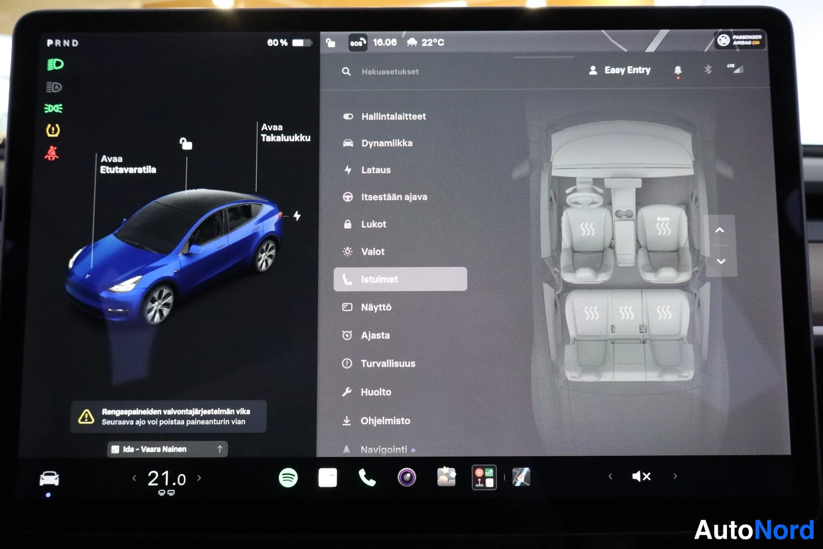 Sininen Tesla Model Y 2021, kuva 20