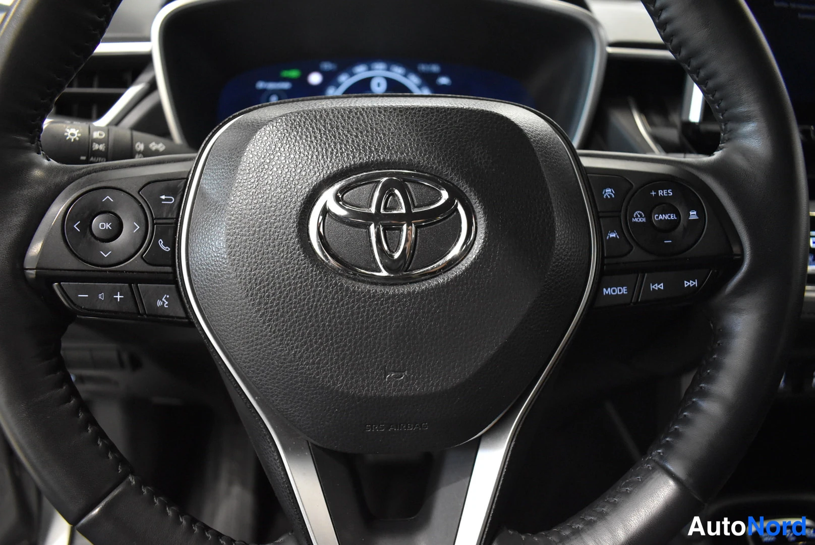 Harmaa Toyota Corolla Cross 2024, yksityiskohta, kuva 11