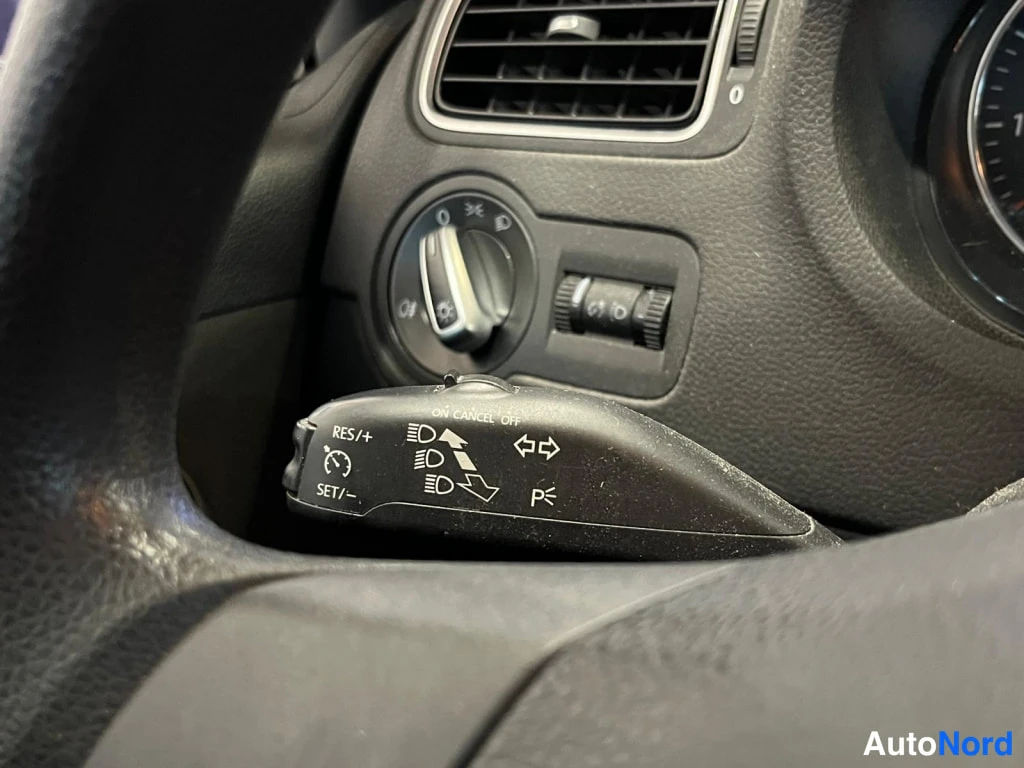 Ruskea Volkswagen Polo 2012, yksityiskohta, kuva 12