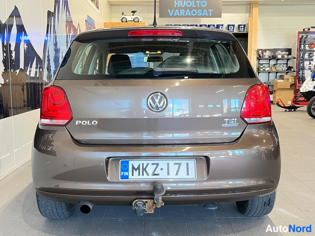 Ruskea Volkswagen Polo 2012, takaa, kuva 8