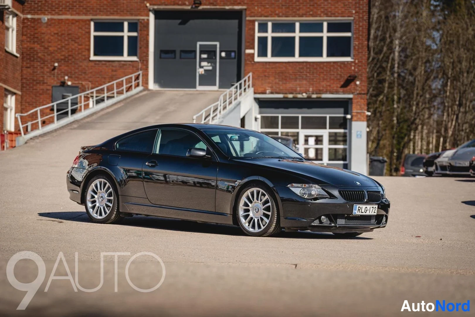 Musta BMW 650i 2007, etuviisto, keula oikealle, kuva 3