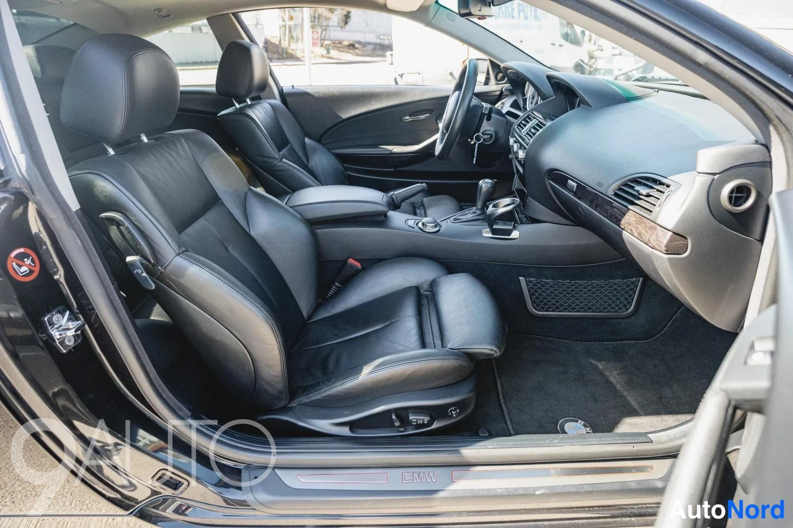 Musta BMW 650i 2007, ohjaamo, kuva 13