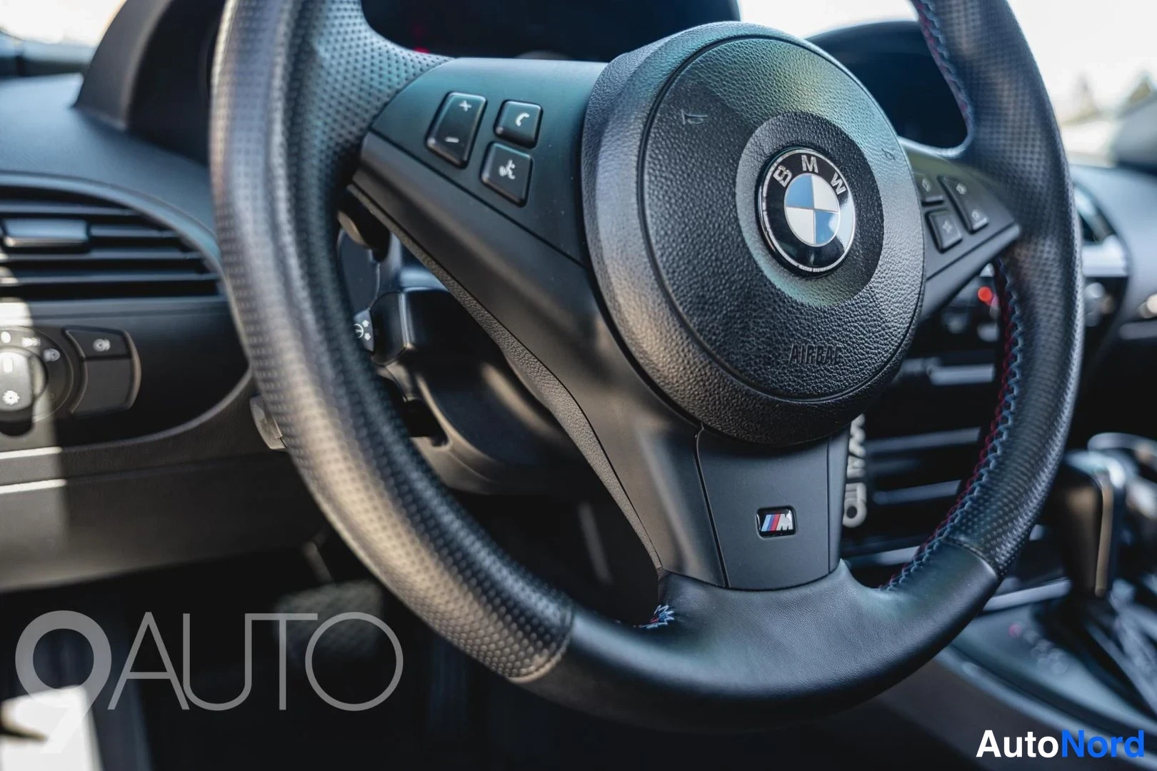 Musta BMW 650i 2007, ohjaamo, kuva 10
