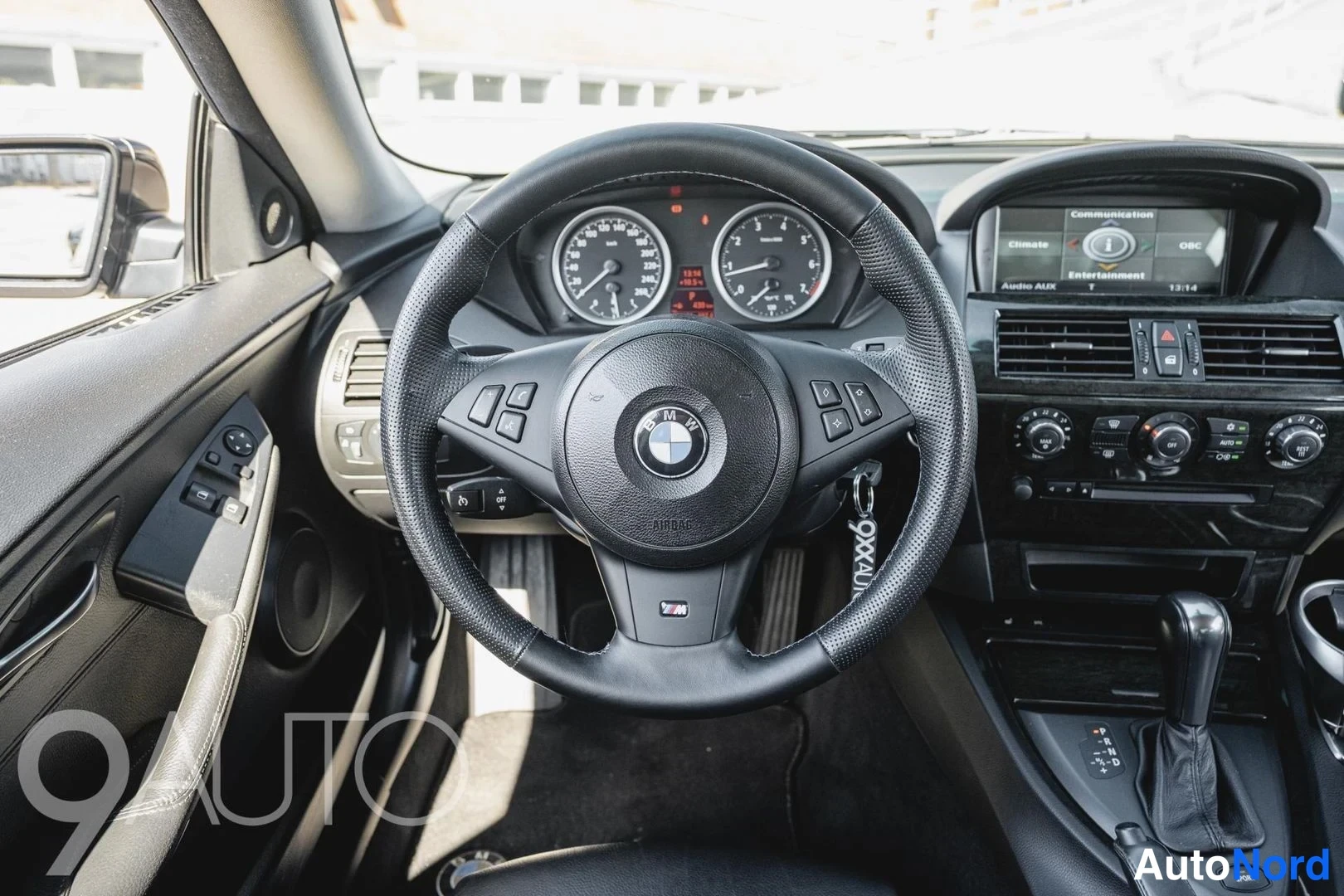 Musta BMW 650i 2007, ohjaamo, kuva 11