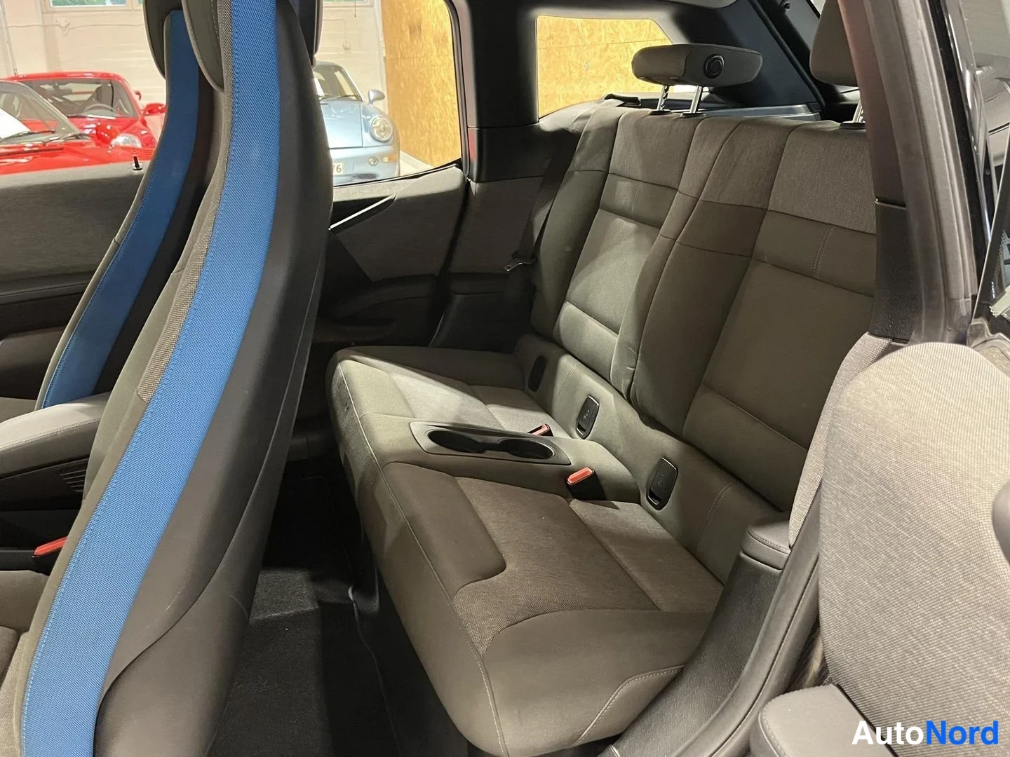 Musta BMW i3 2016, takaistuimet, kuva 11