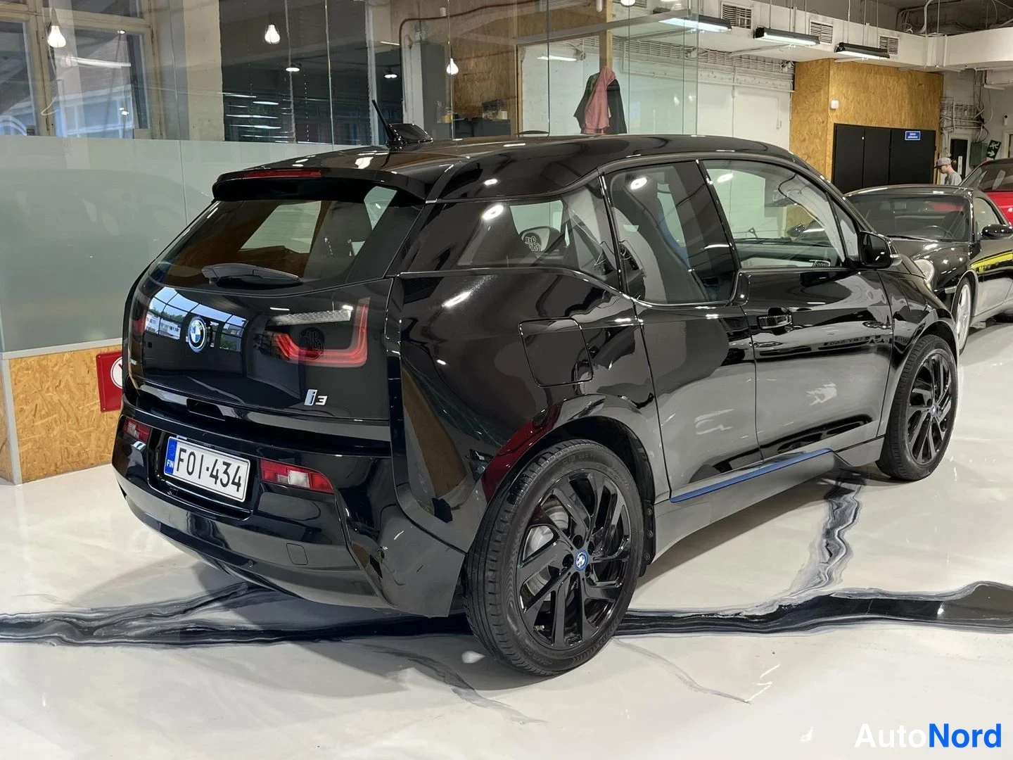 Musta BMW i3 2016, takaviisto, kuva 6