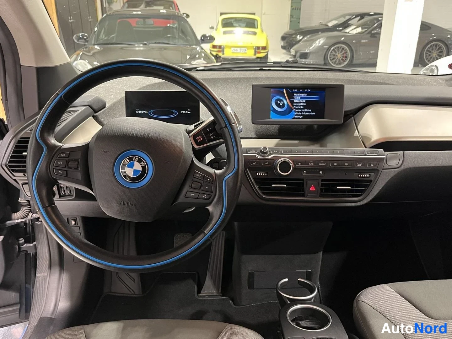 Musta BMW i3 2016, ohjaamo, kuva 8