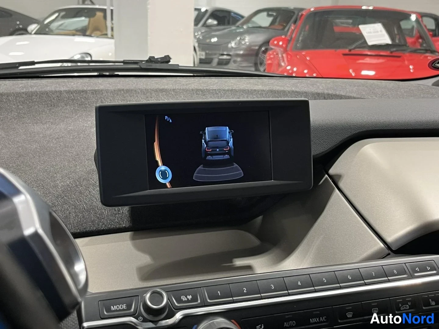 Musta BMW i3 2016, yksityiskohta, kuva 13