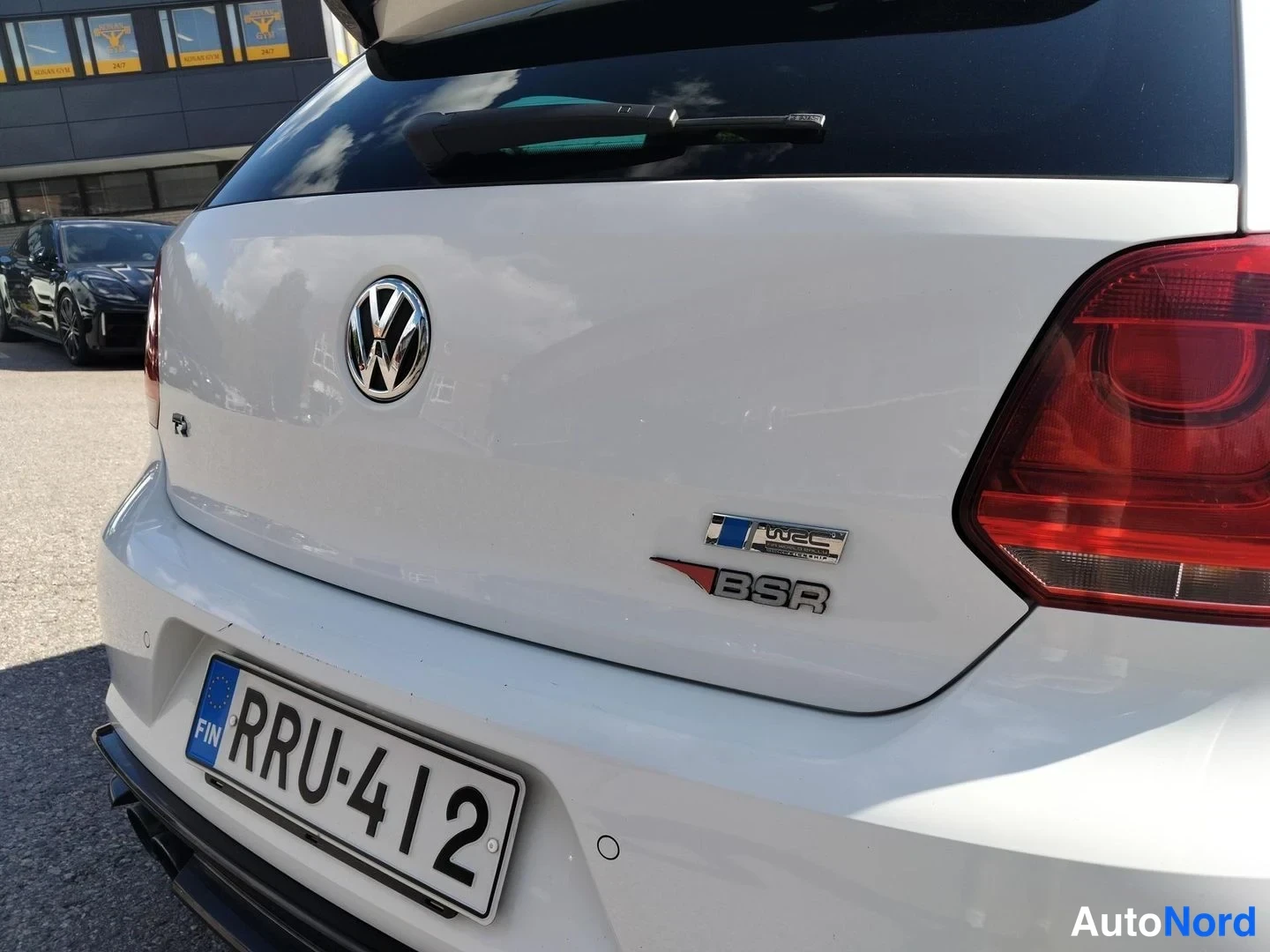 Valkoinen Volkswagen Polo 2013, yksityiskohta, kuva 11