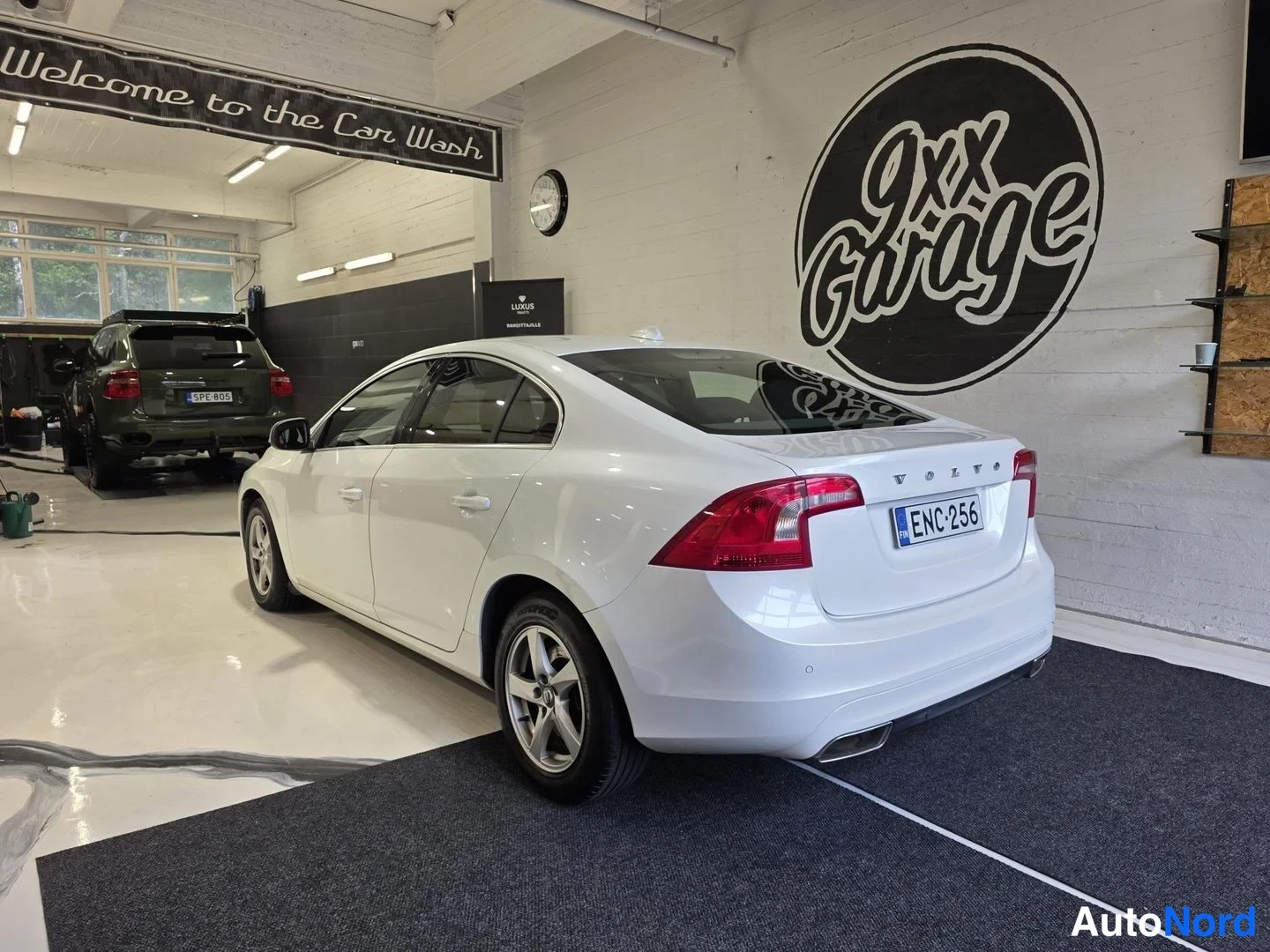 Valkoinen Volvo S60 2015, takaviisto, kuva 5