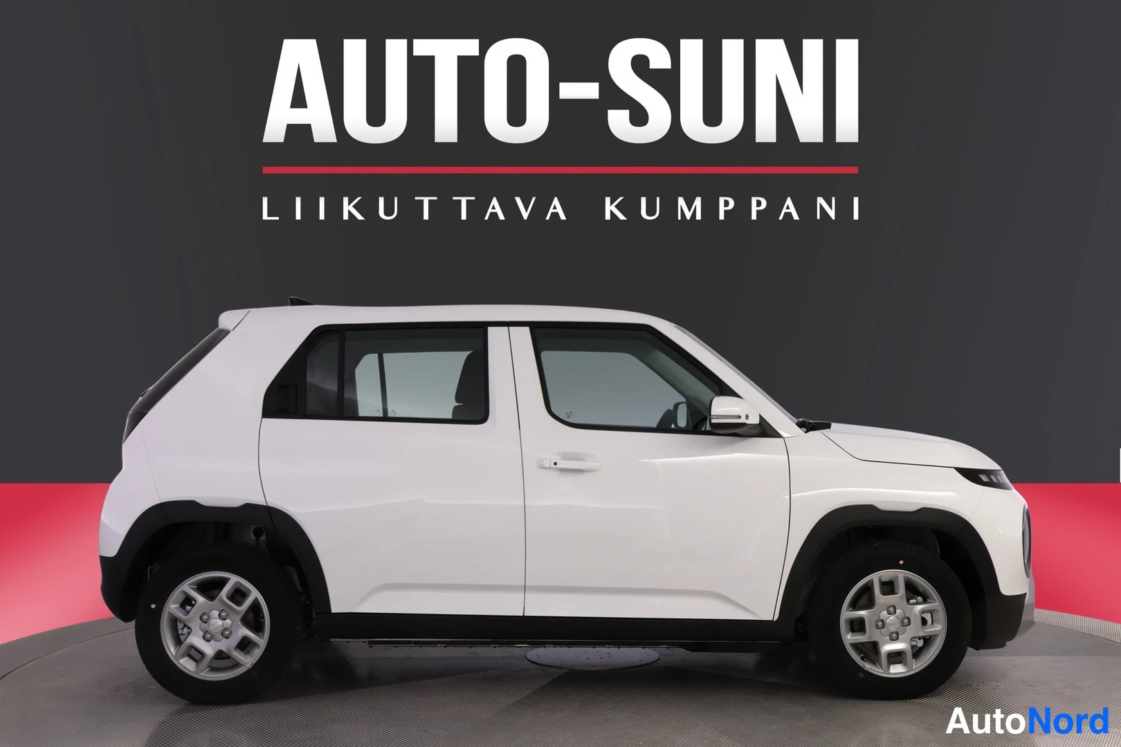 Valkoinen Hyundai Inster 2026, etuviisto, keula oikealle, kuva 3